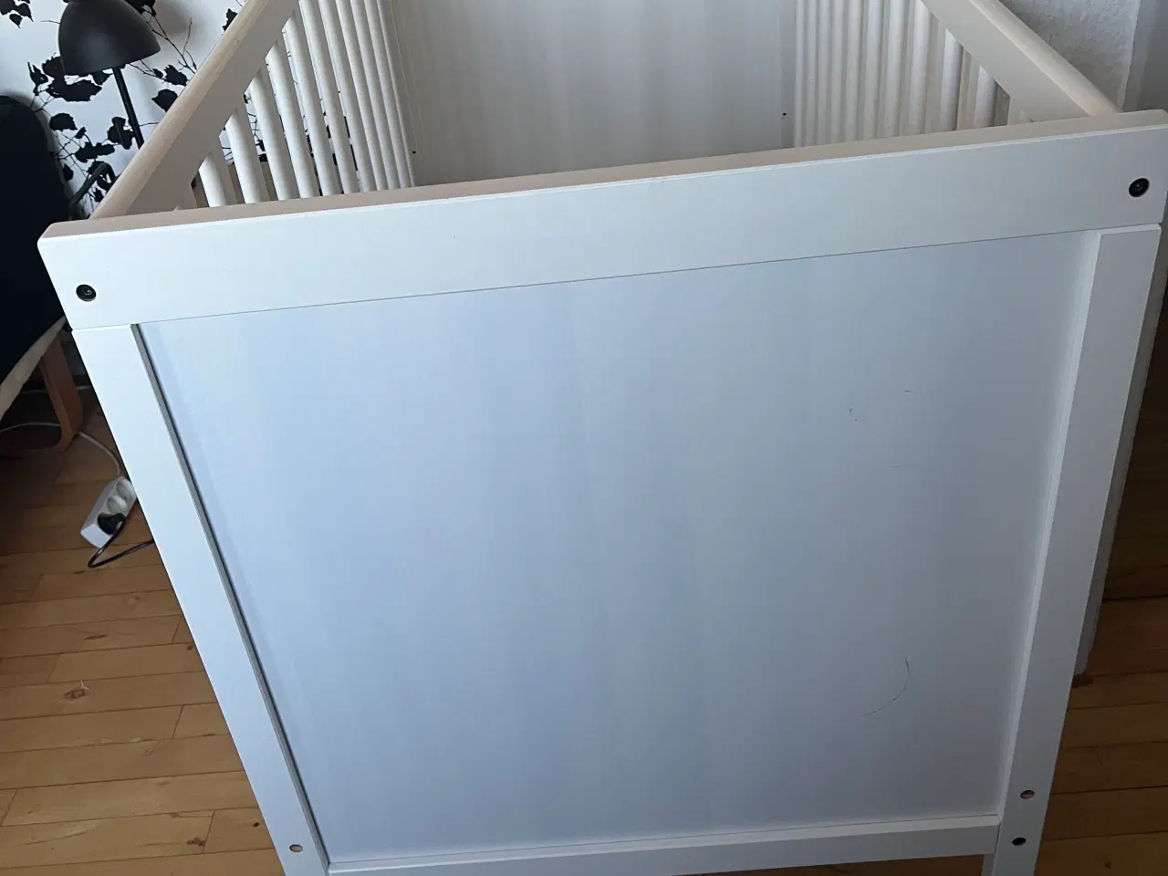 Billede 2 - Tremmeseng, den helt klassiske inkl. madras.