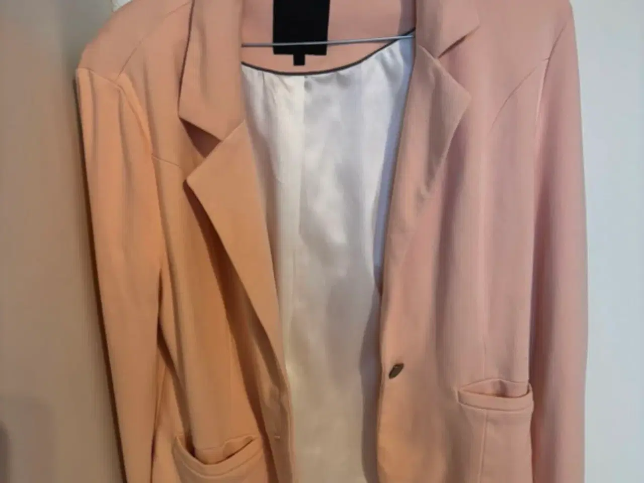 Billede 1 - Lyserød blazer 
