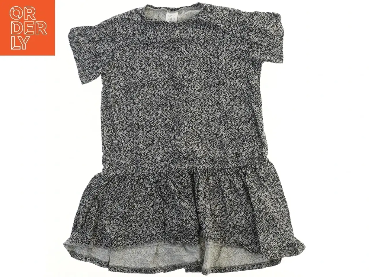 Billede 1 - Kortærmet kjole med mønster (str. 122)