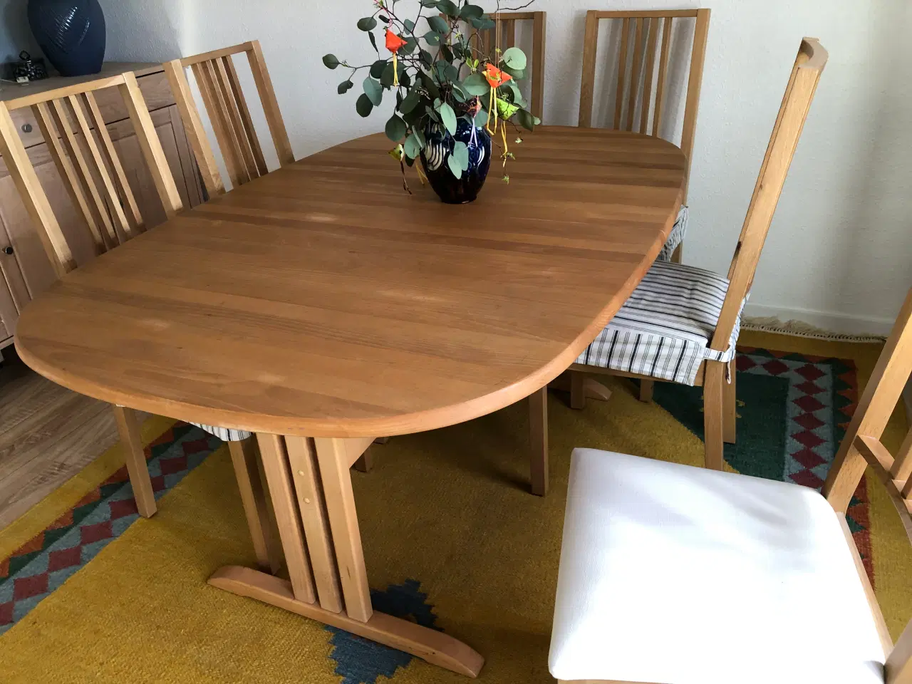 Billede 1 - Spisebord, Gangsø,  med 4 stole