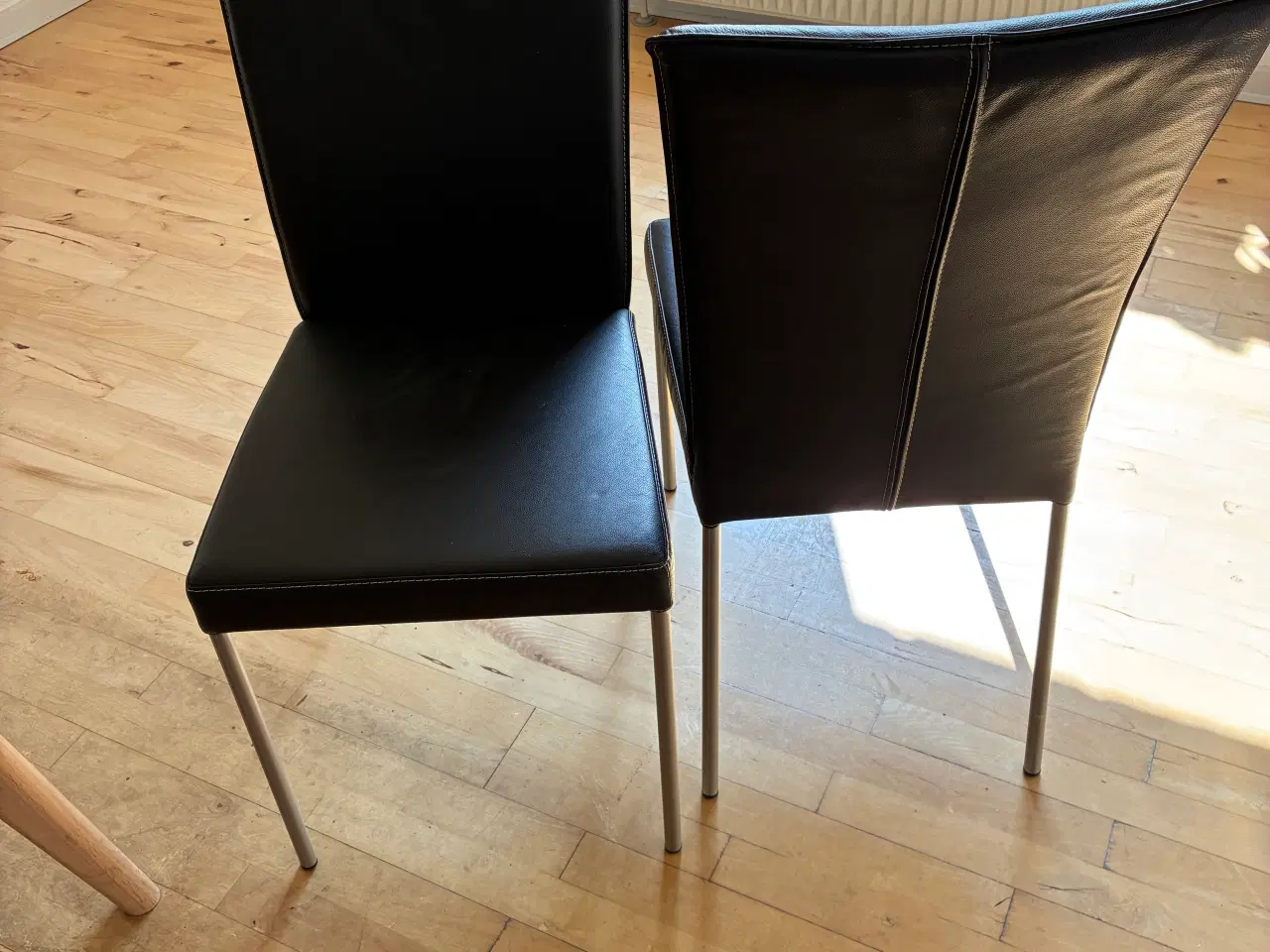 Billede 2 - Spisebord med 6 læderstole