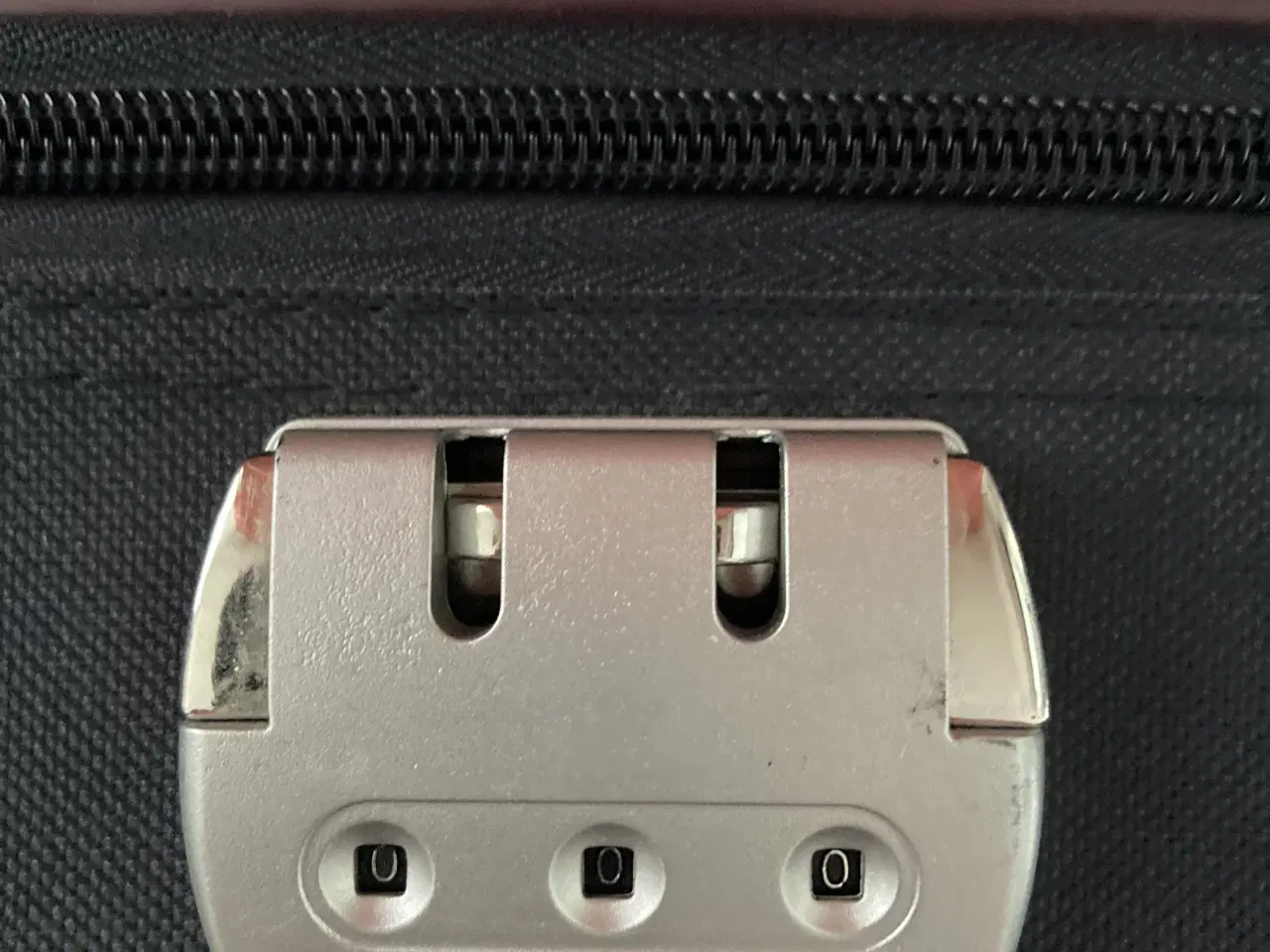 Billede 6 - Marineblå kuffert 