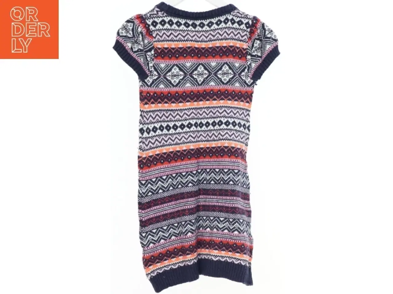 Billede 2 - Strikket kjole med mønster fra Logg (str. 122)