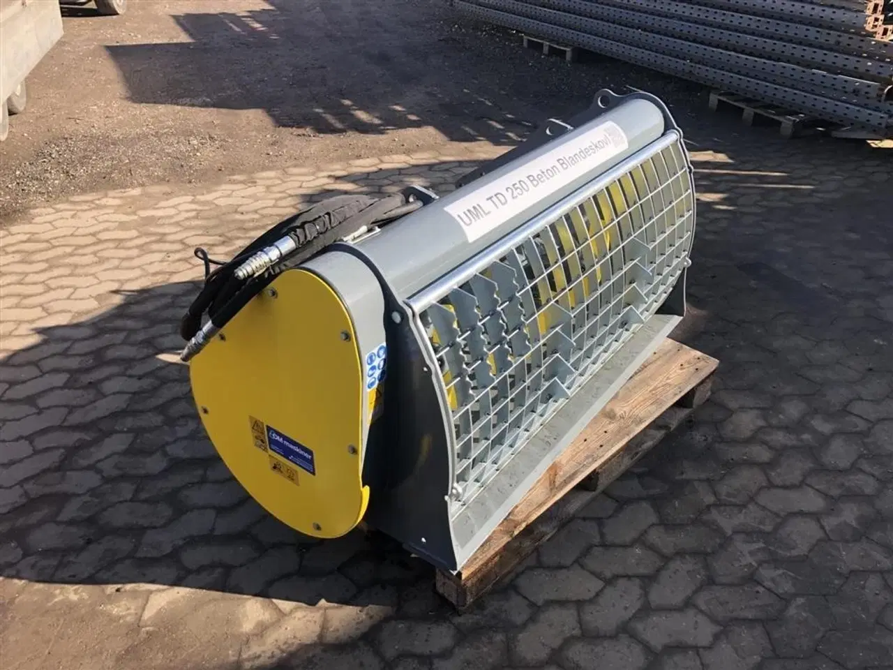 Billede 1 - - - - UML TD Betonblandeskovl 150-1.100 liter