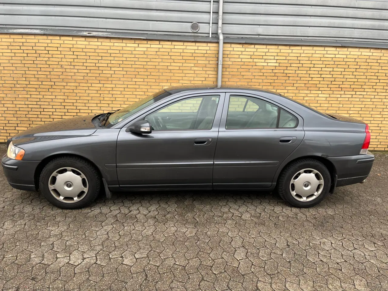 Billede 2 - Nysynet og meget velkørende Volvo S60
