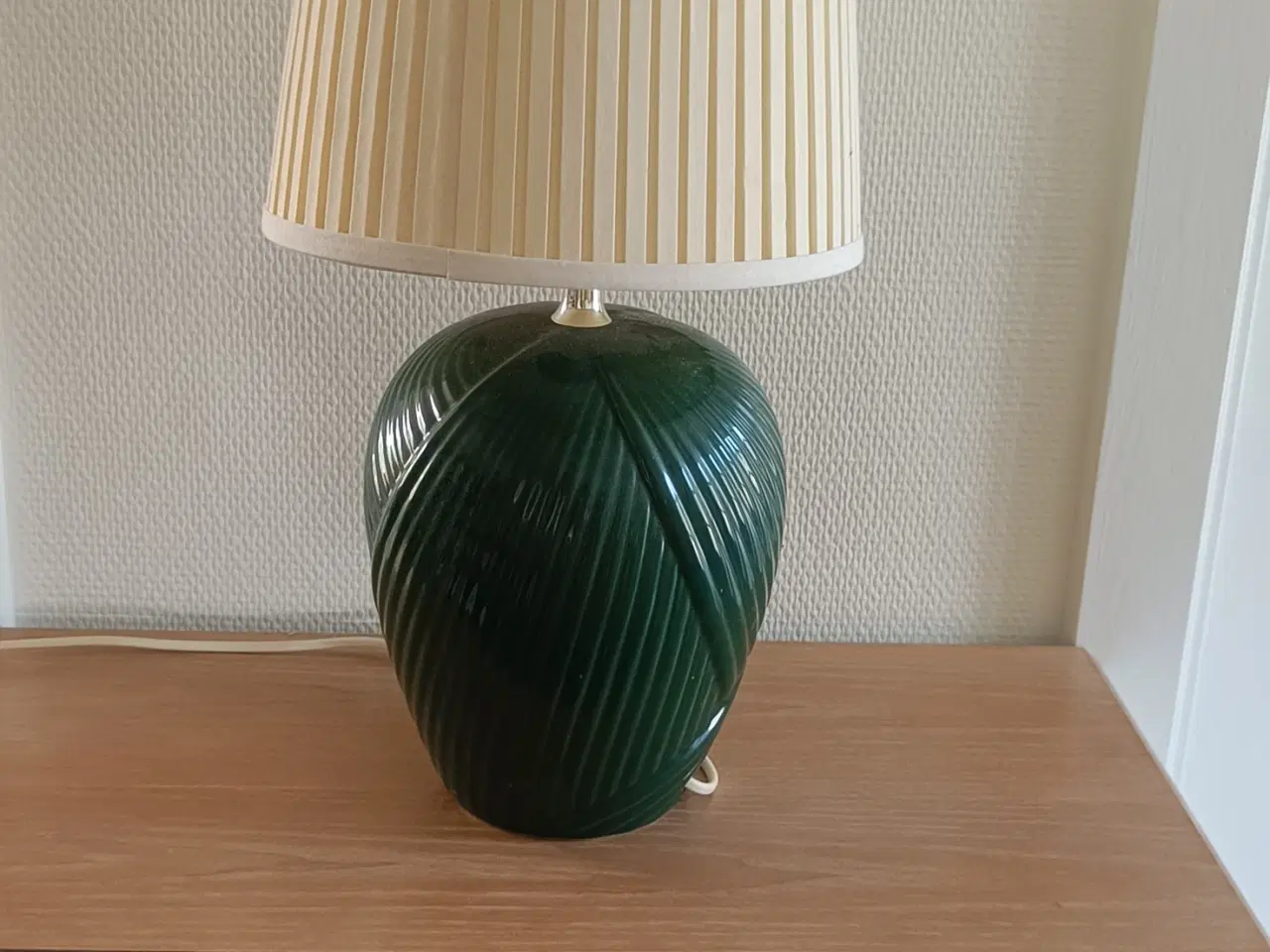 Billede 1 - Bordlampe med skærm. Smaragdgrøn 