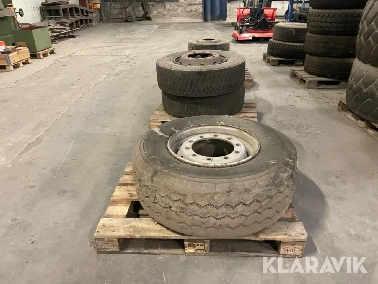 Billede 2 - Lastbils dæk 5 styk