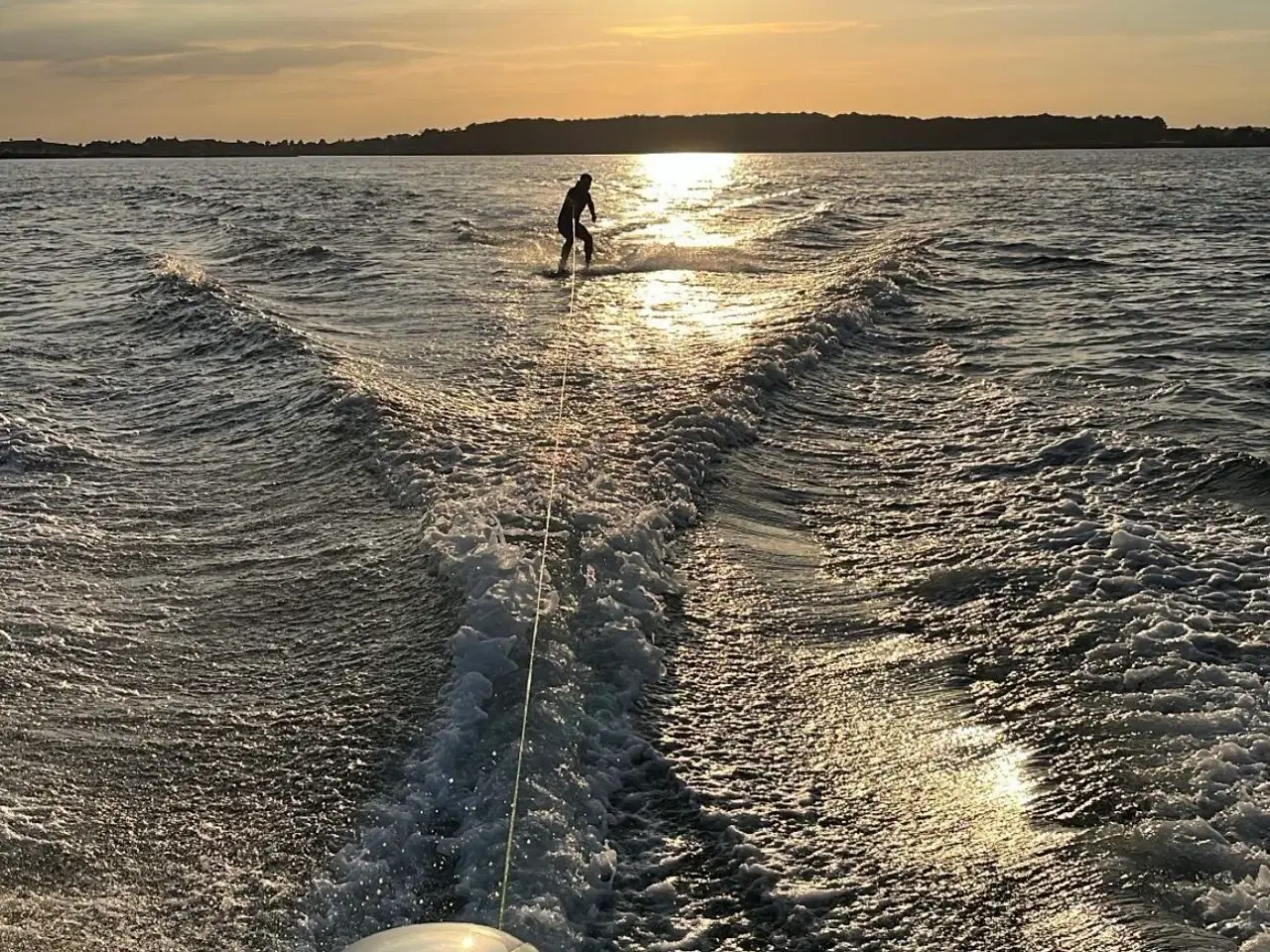 Billede 4 - Veludstyret motorbåd, Honda 80 HK 2018