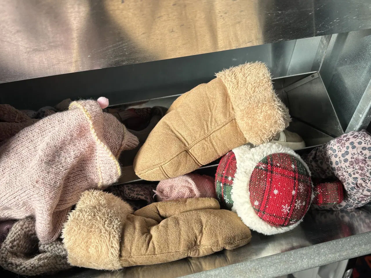 Billede 3 - Flotte rustikke skoskabe