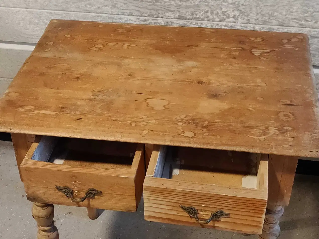 Billede 1 - Bord med to skuffer 