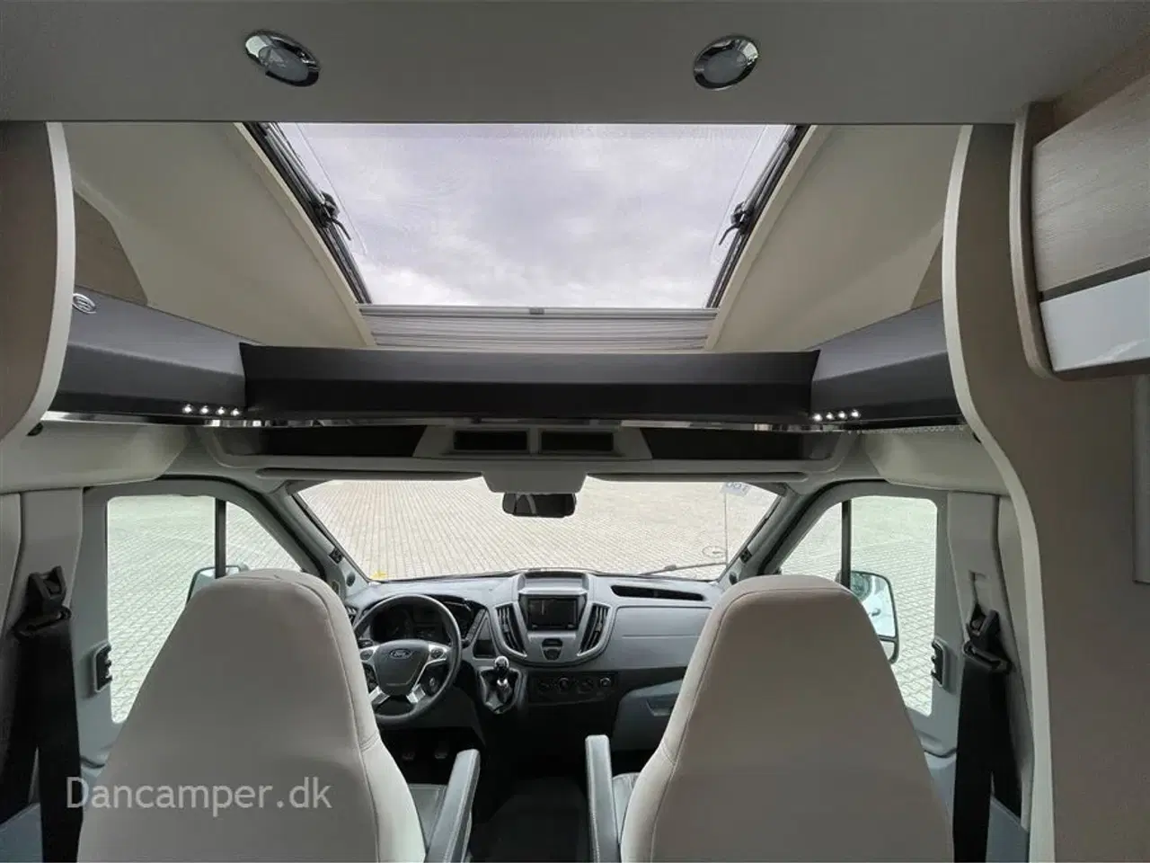 Billede 10 - 2019 - Chausson Flash 515   Anvisningsbil!  2019 model! En ejer! Under 6m. 170Hk Ford, model med fransk seng, markise og NX5-alarm. Nysynet.