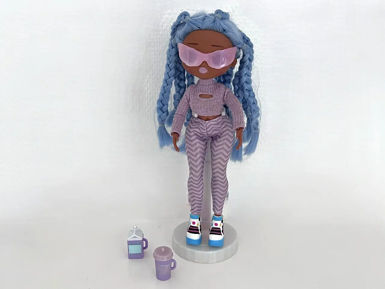 Billede 1 - L.O.L. Surprice Dukke inkl.tøj, sko, karton + krus