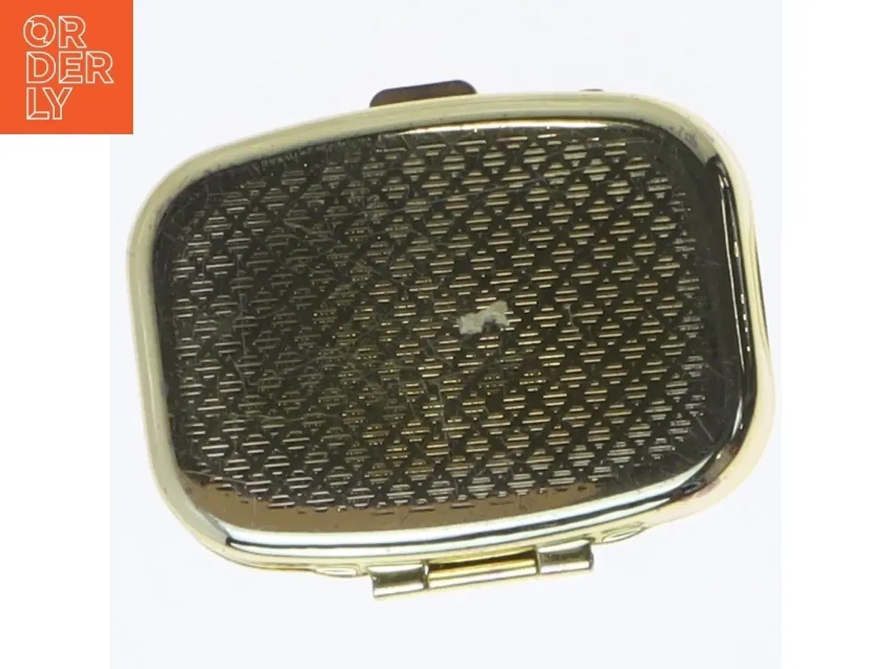 Billede 4 - Lille pilleæske med udsmykning (str. 5,5x4,5x1,5 cm)