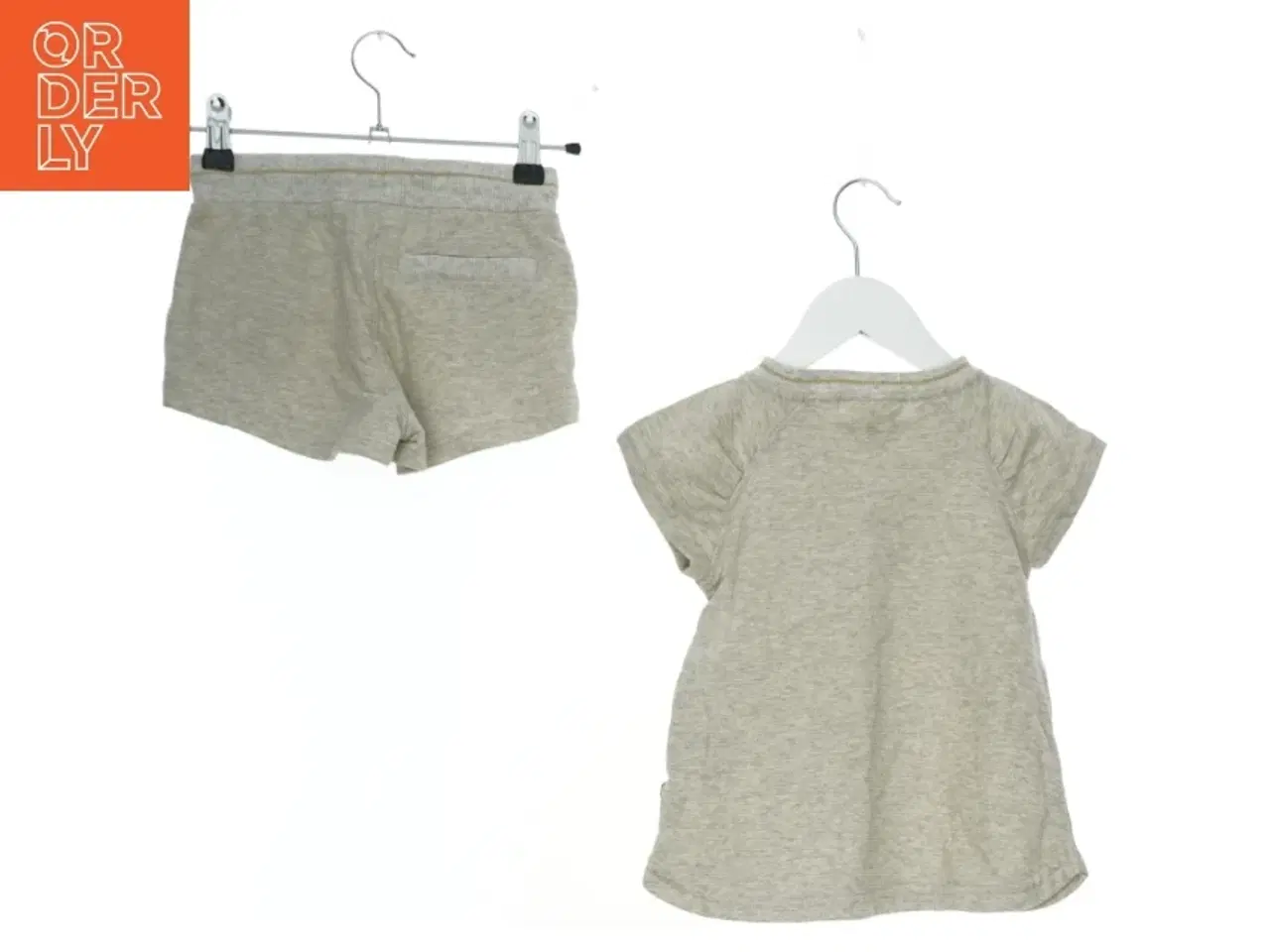 Billede 2 - Shorts og T-Shirt sæt fra Pomp de Lux (str. 110)