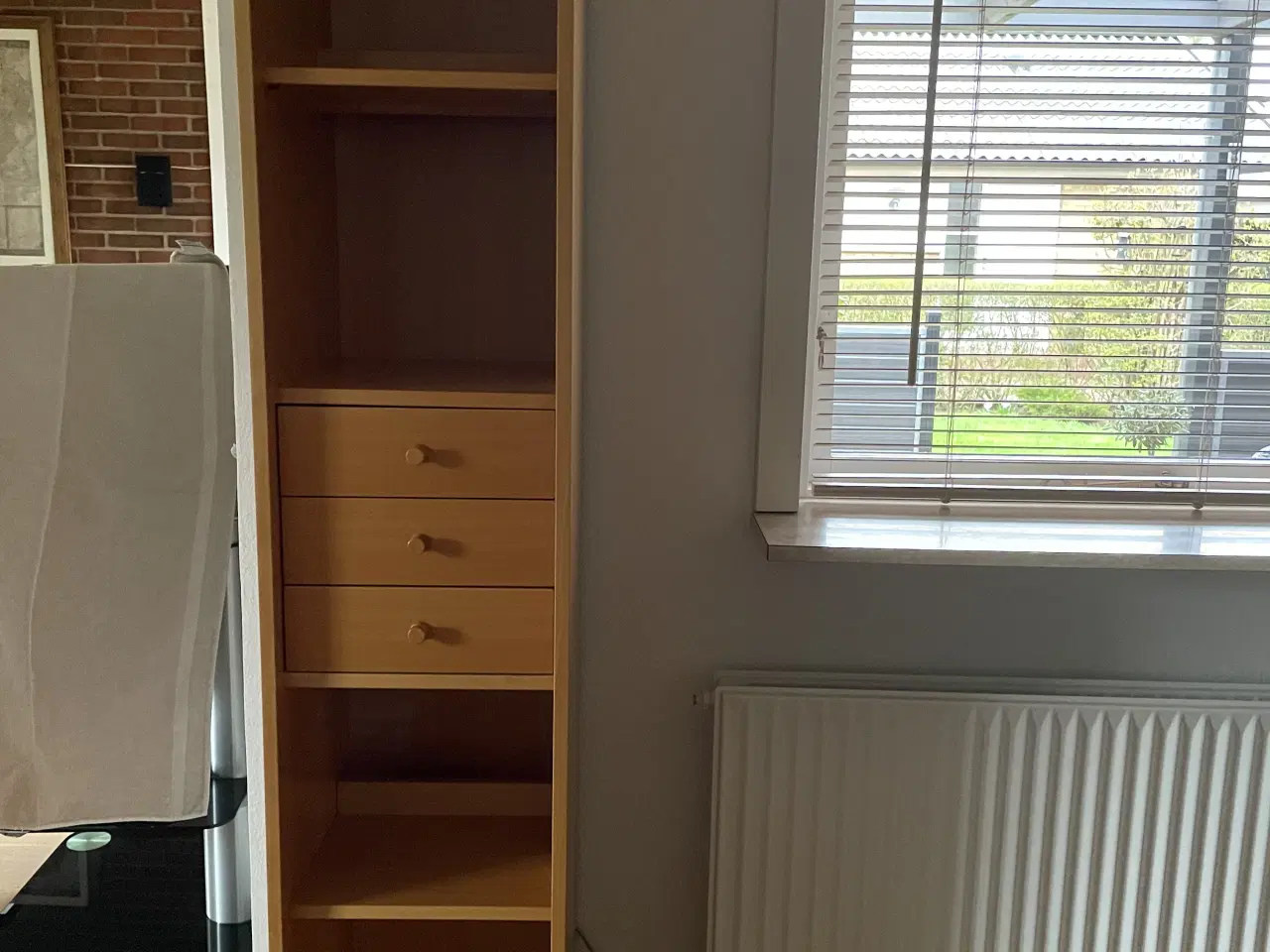 Billede 1 - Reol i lakeret bøg 