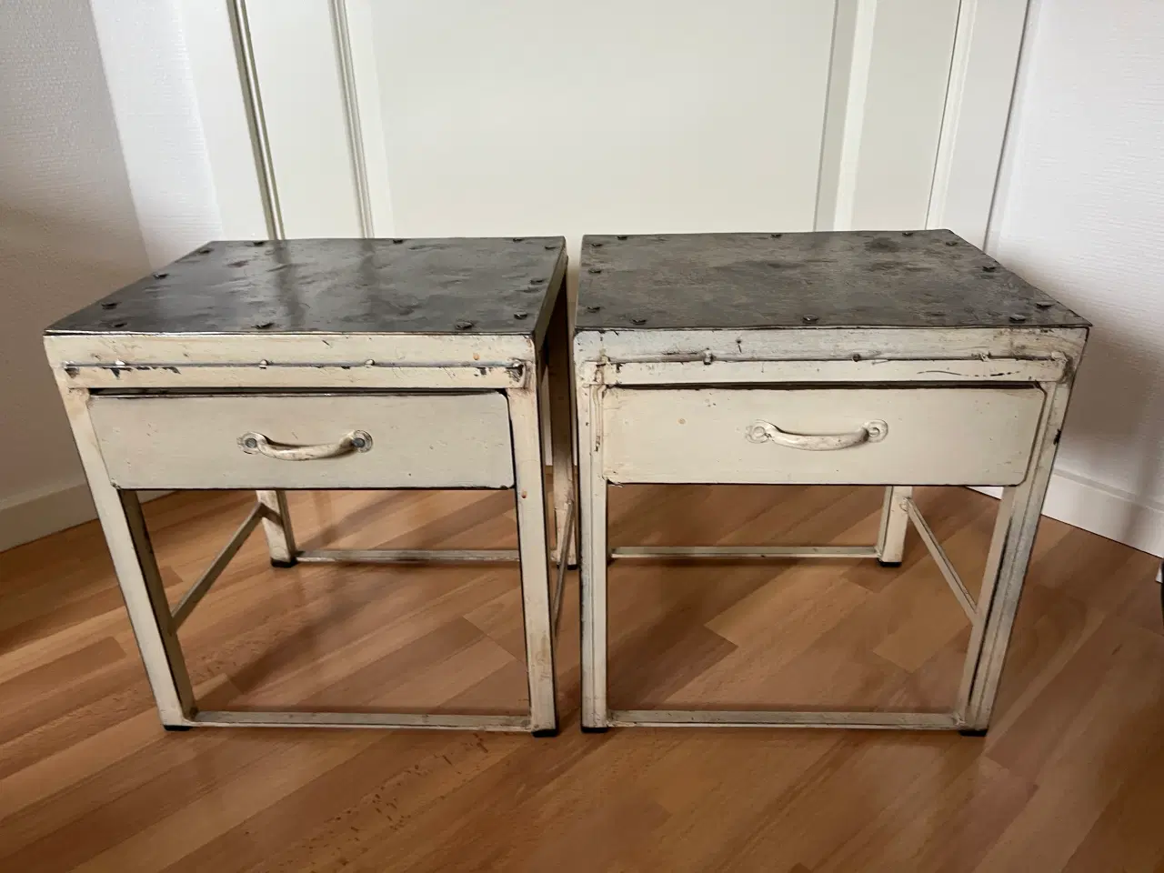 Billede 3 - Små franske metalborde med nitter