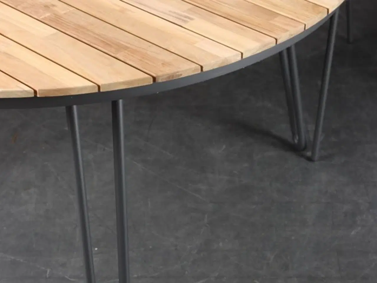 Billede 5 - Havebord samt fem havestole