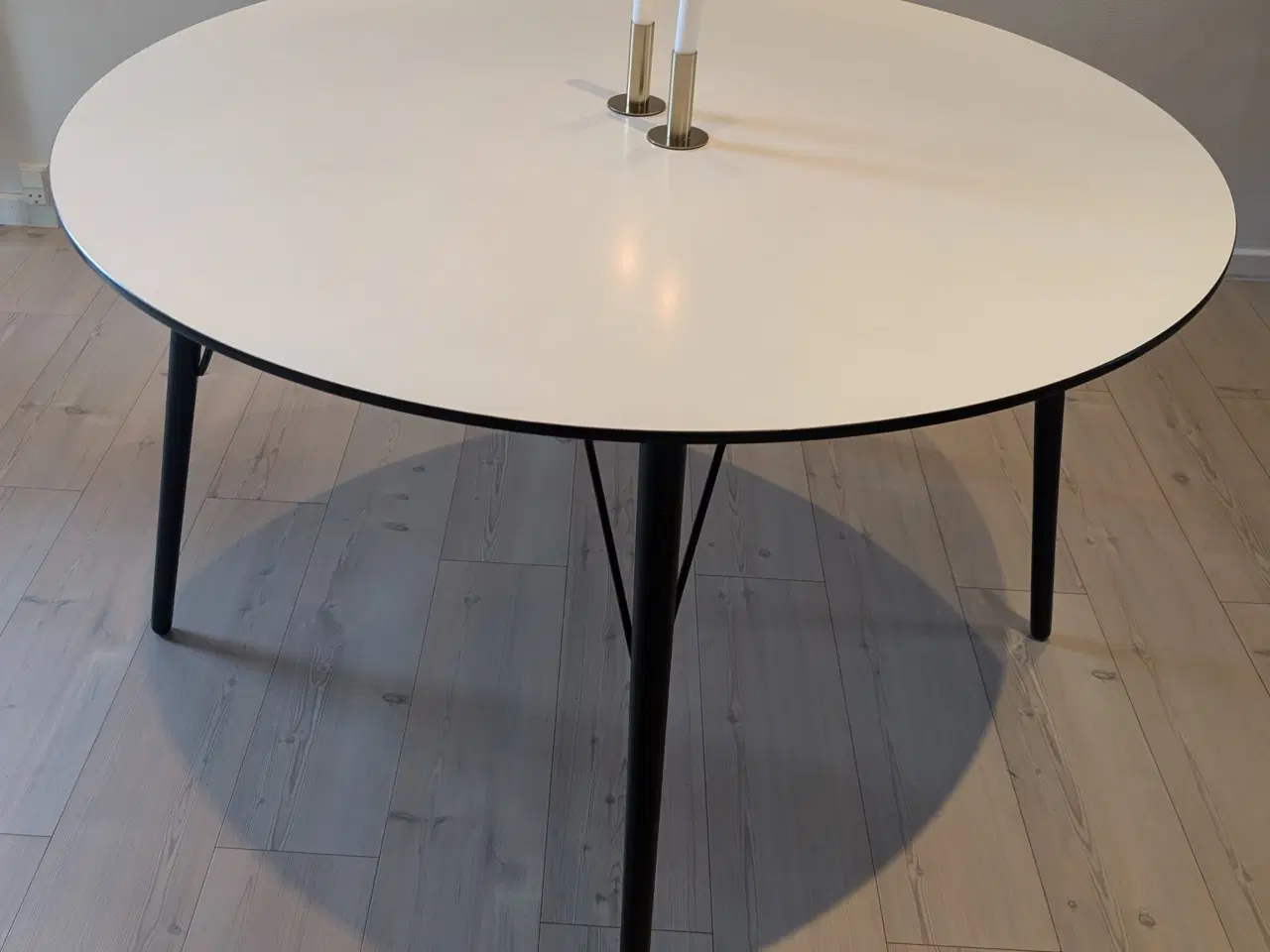 Billede 2 - [NEDSAT pris] Rundt spisebord i meget høj kvalitet