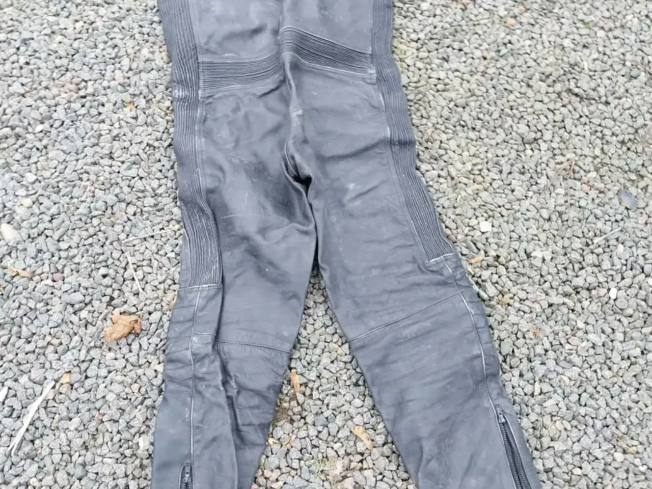 Billede 3 - Smækbukser læder str.60/L