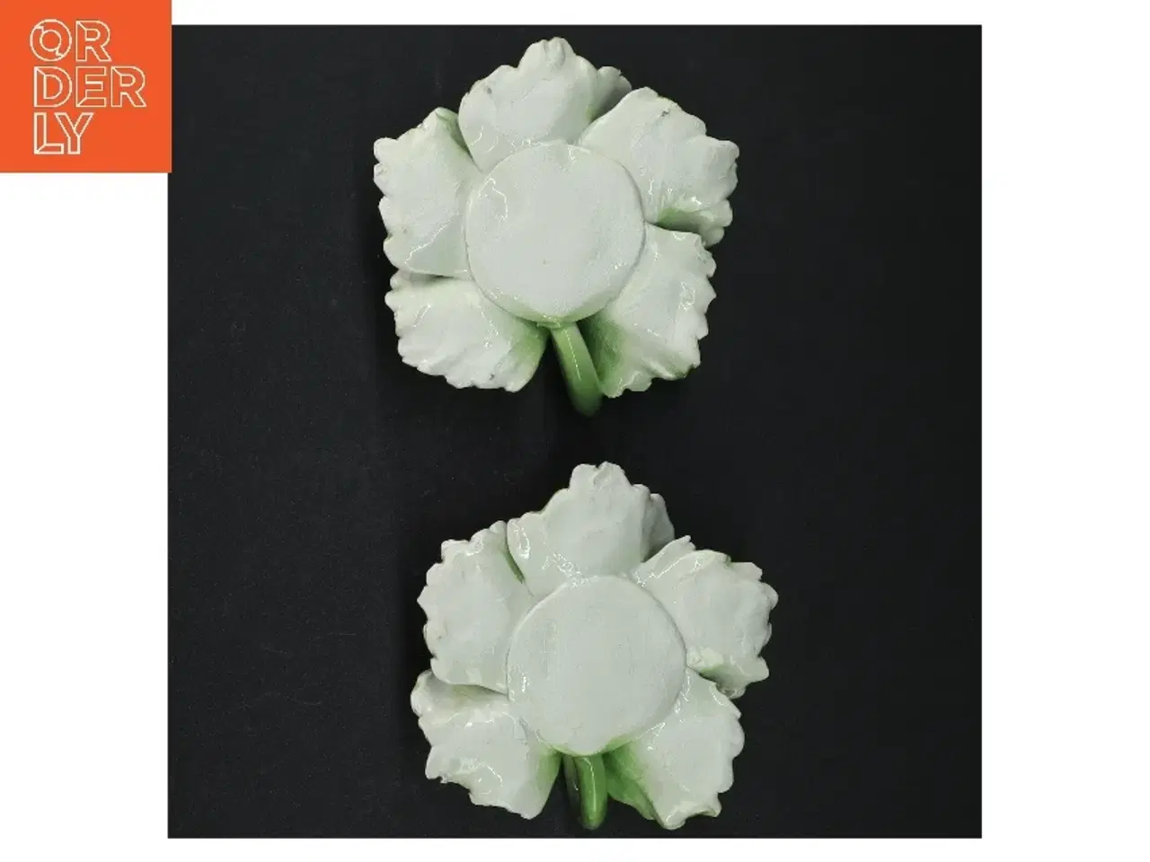 Billede 3 - Keramik lysestager med bladdesign (str. Ø. 11,5 cm. h. 6 cm)