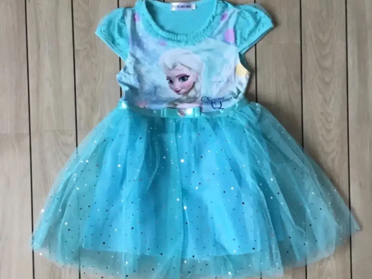 Billede 12 - Frost kjole str. 104 prinsessekjole med Elsa Frost