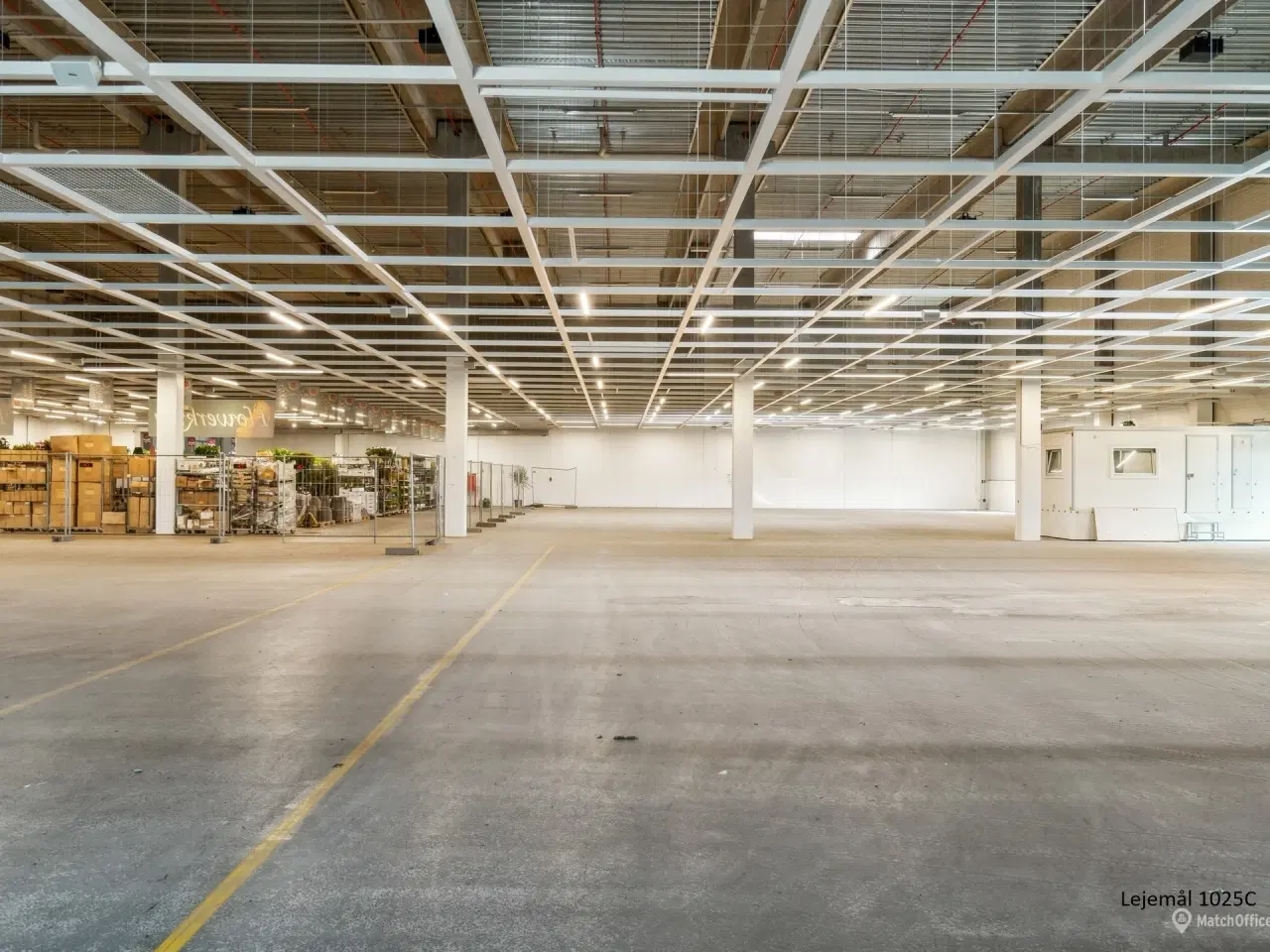 Billede 1 - Logistiklejemål med porte og ramper og en loftshøjde op til 10 meter