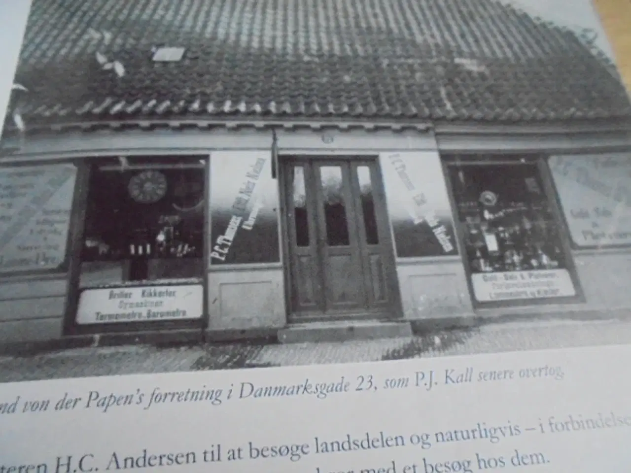Billede 8 - Folk på vejen – før og nu (Frederikshavn)  