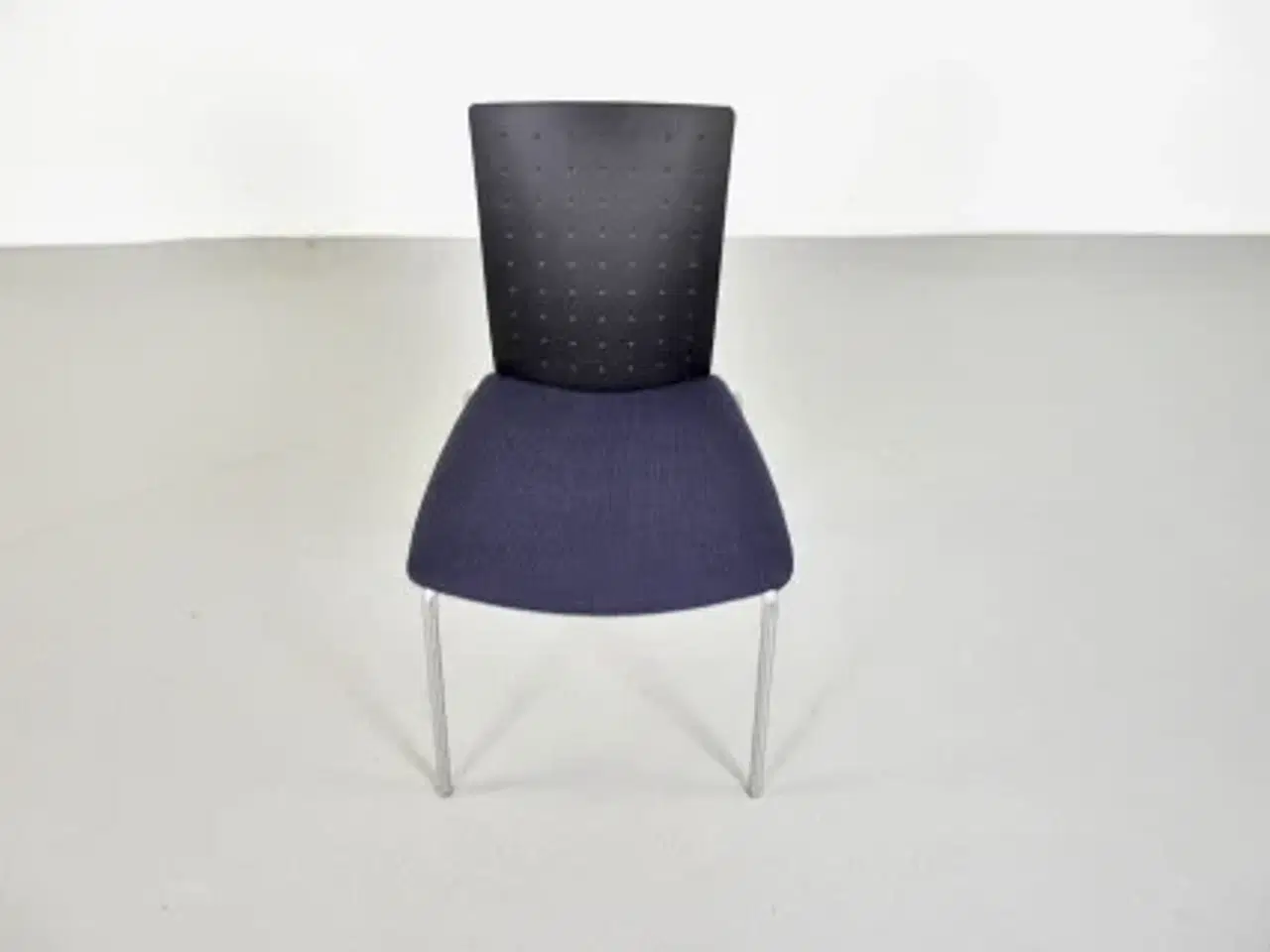 Billede 5 - Randers radius konferencestol med sort ryg og sort/blå polstret sæde