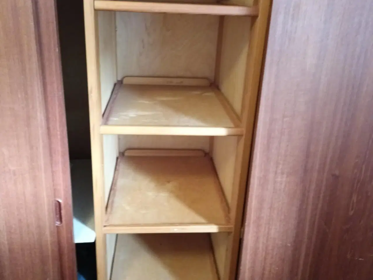 Billede 3 - Garderobeskab i teaktræ