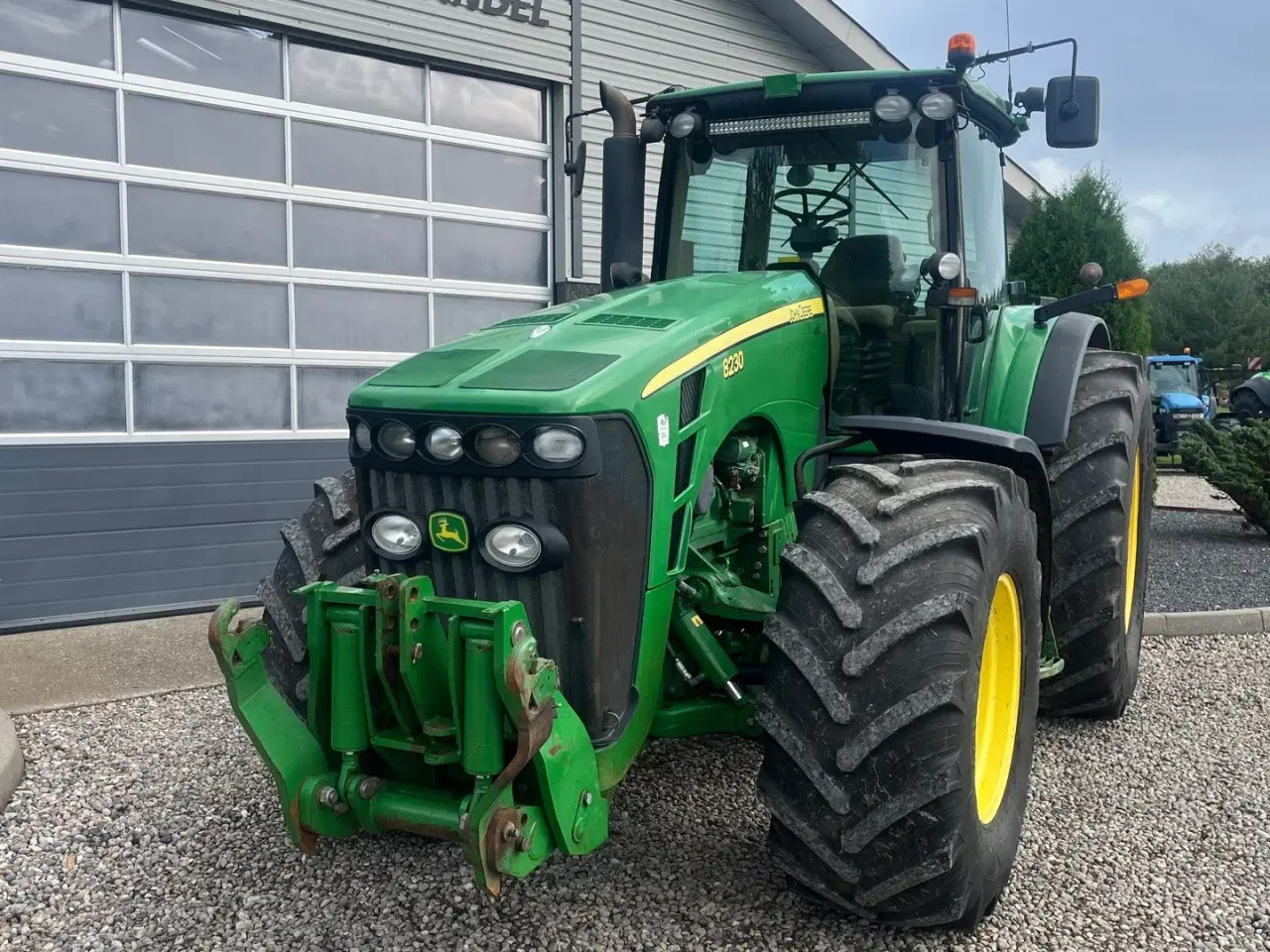 Billede 9 - John Deere 8230 Med frontlift