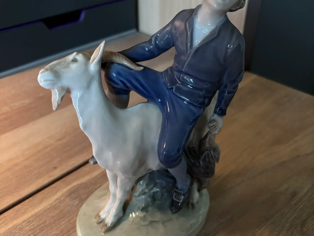 Billede 1 - Royal Copenhagen figur nr. 1228, Klodshans 