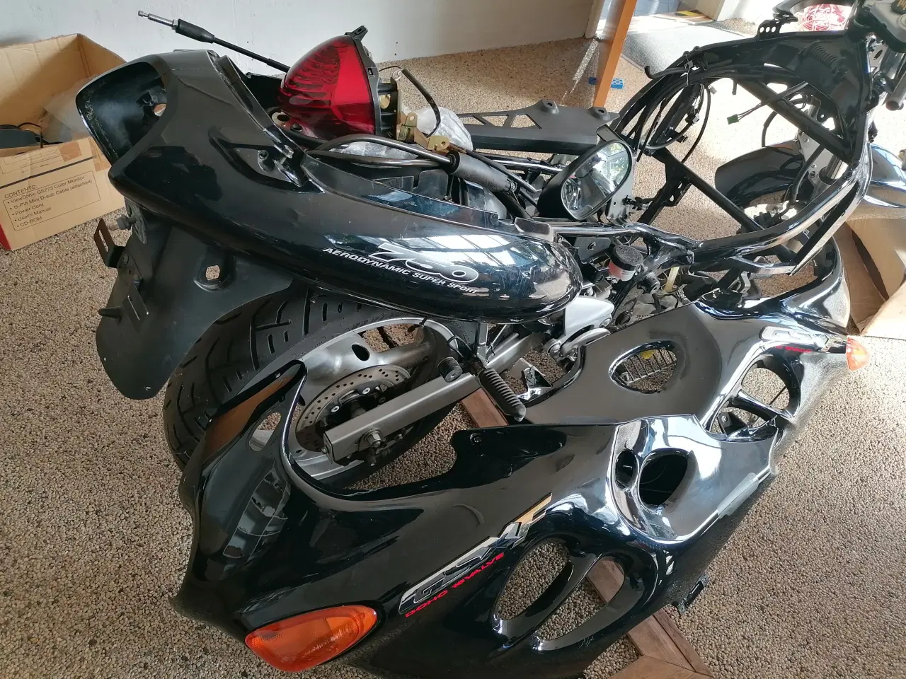 Billede 4 - Reservedele til GSX 750F årgang 2003/04