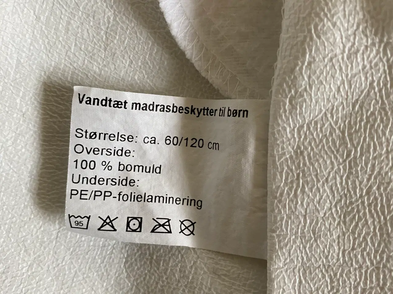 Billede 7 - Babytremmeseng m/madras, lagner, sengerand