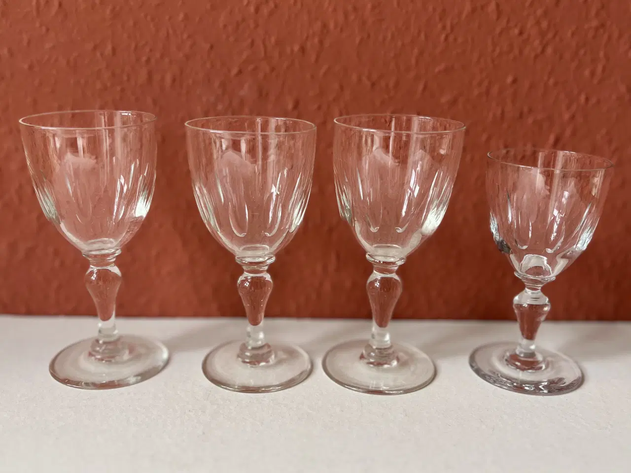 Billede 1 - 4 gamle, mundblæste glas.