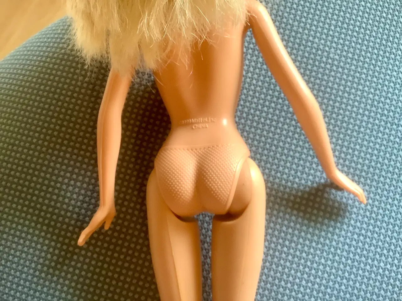 Billede 12 - Smuk askeblond Barbie med original Barbie kjole.