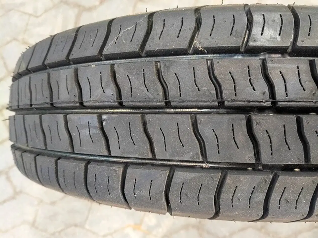 Billede 2 - 185/80R14 - 104 dæk