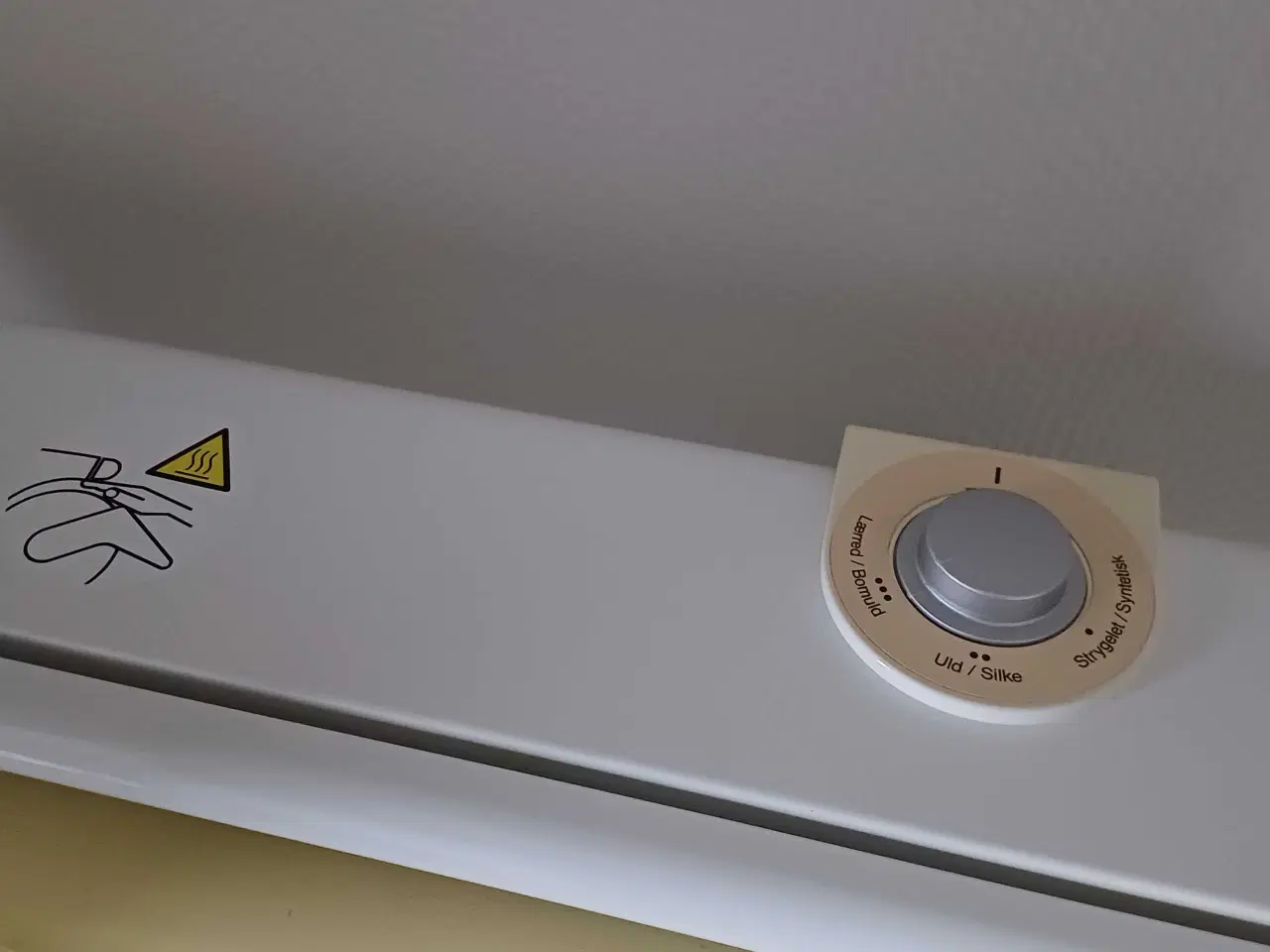 Billede 3 - Meget lidt brugt Miele strygerulle.