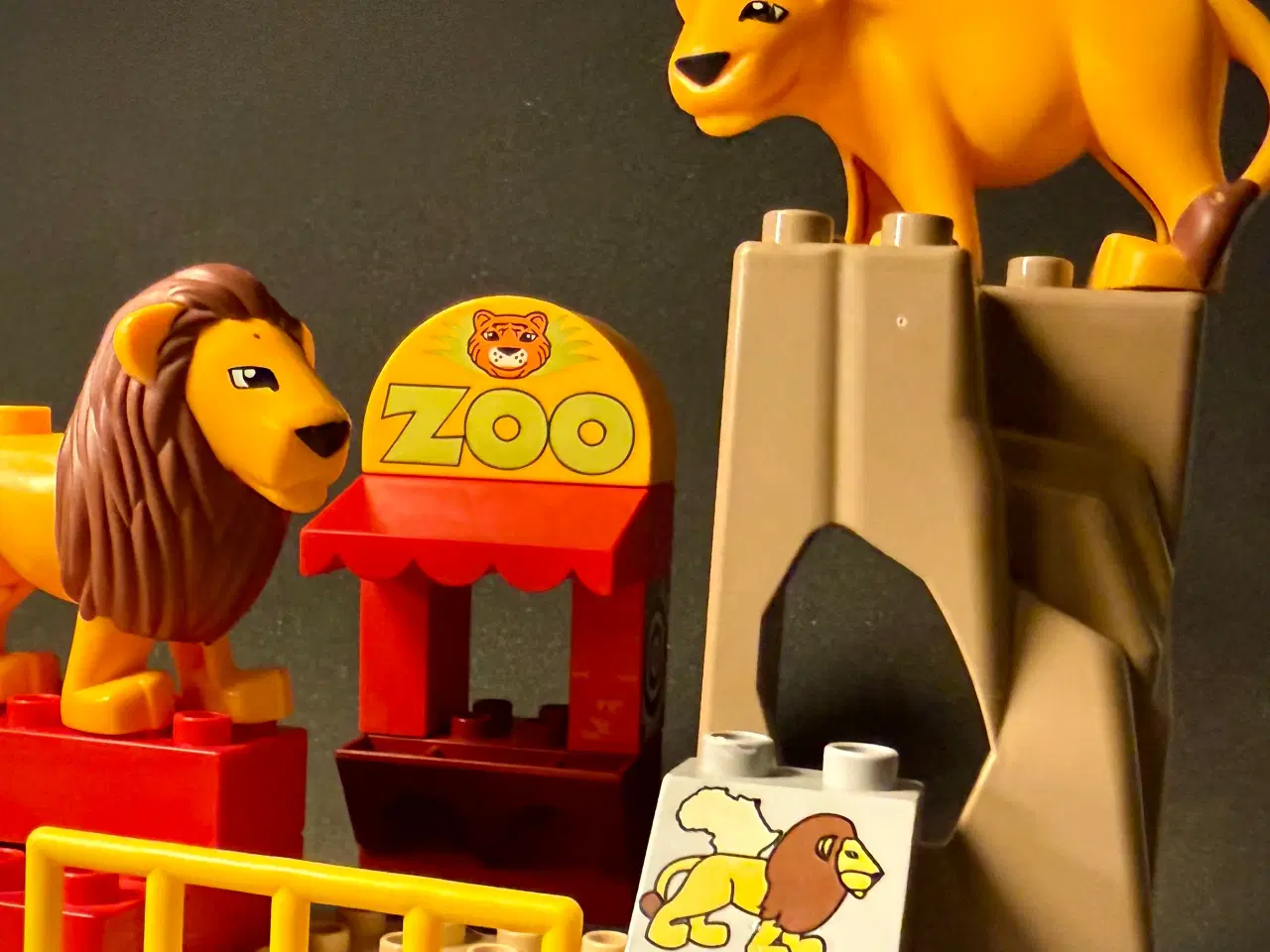 Billede 5 - LEGO DUPLO Zoo med Dyr, Jeep og Figurer