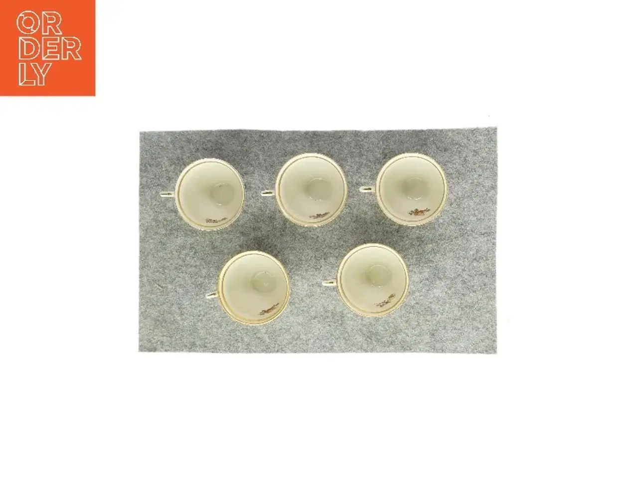 Billede 3 - Kopper med blomsterprint (5 stk.) fra Bucka&Nissen (str. HØ: 8x9cm)