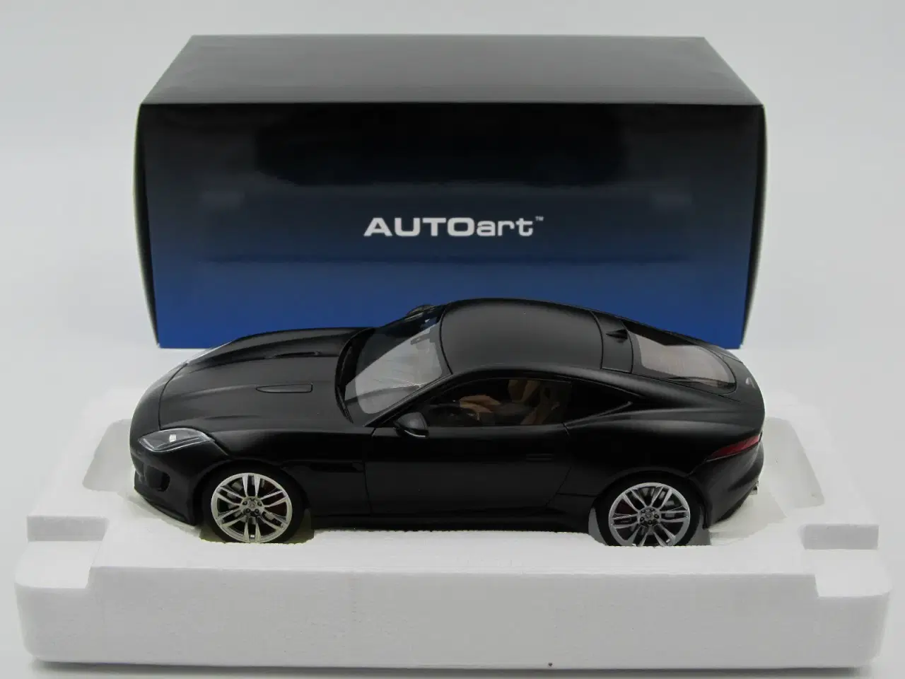 Billede 8 - 2015 Jaguar F-Type R - AUTOart - 1:18