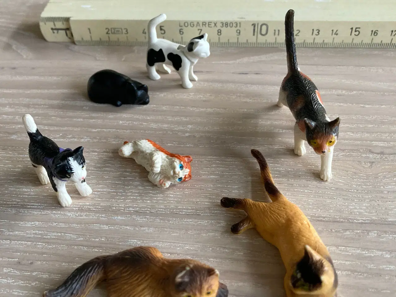 Billede 1 - Små plastik katte