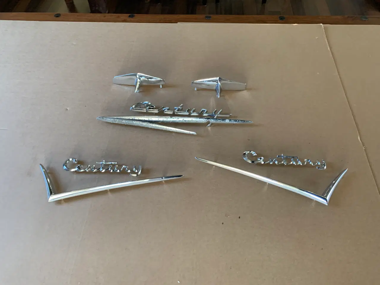 Billede 1 - 1957 Buick Century skrift og håndtag