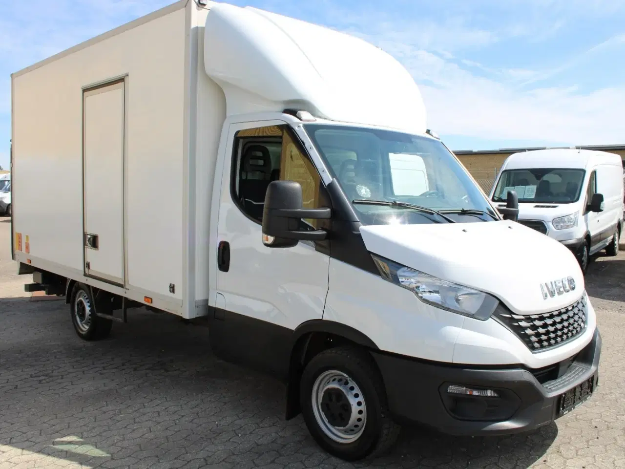 Billede 2 - Iveco Daily 2,3 35S14 Alukasse m/lift AG8