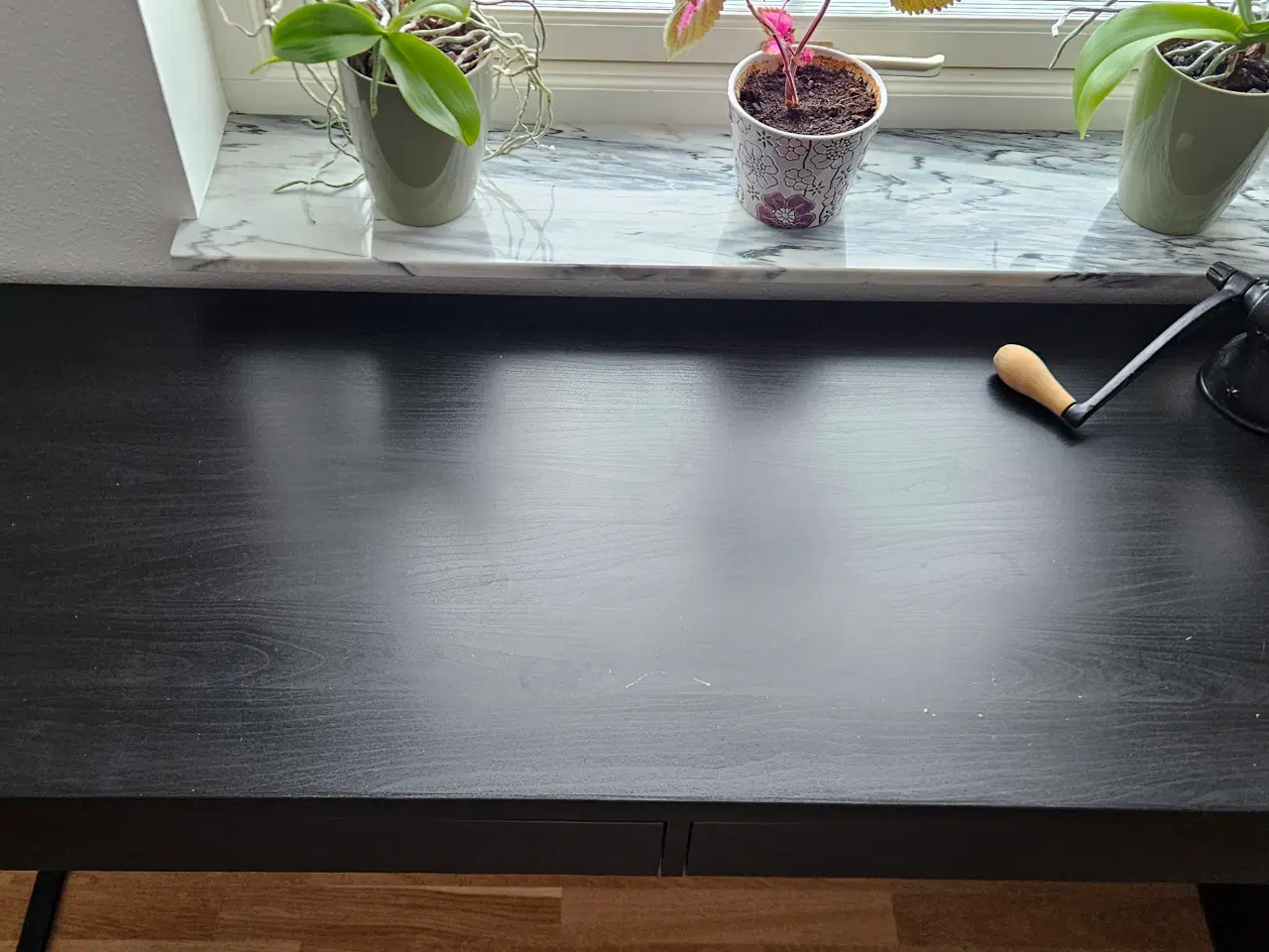 Billede 11 - Sovesofa, Reol, lille kommode på hjul, skrivebord,