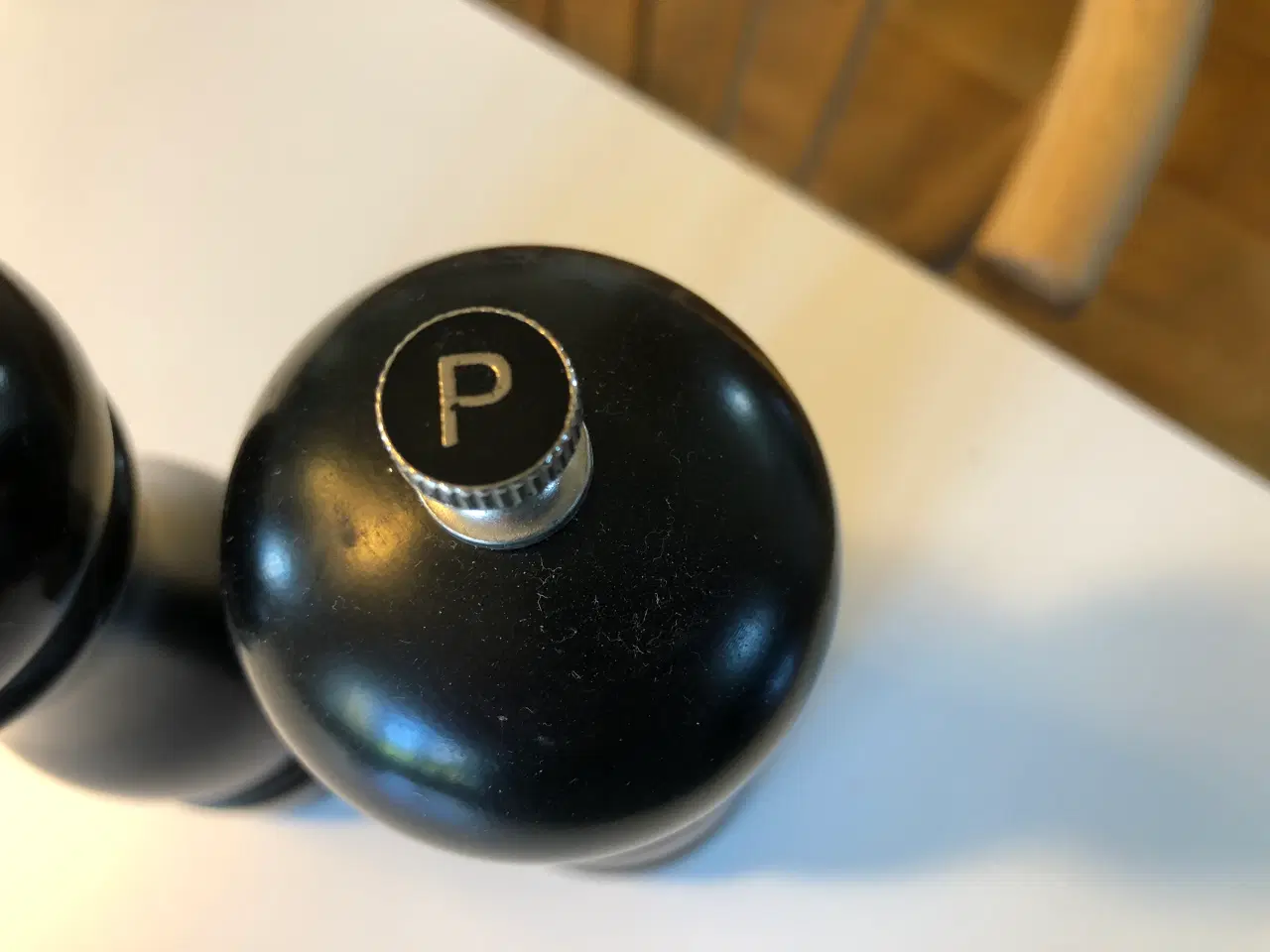 Billede 4 - Salt og peber kværn i sort træ.