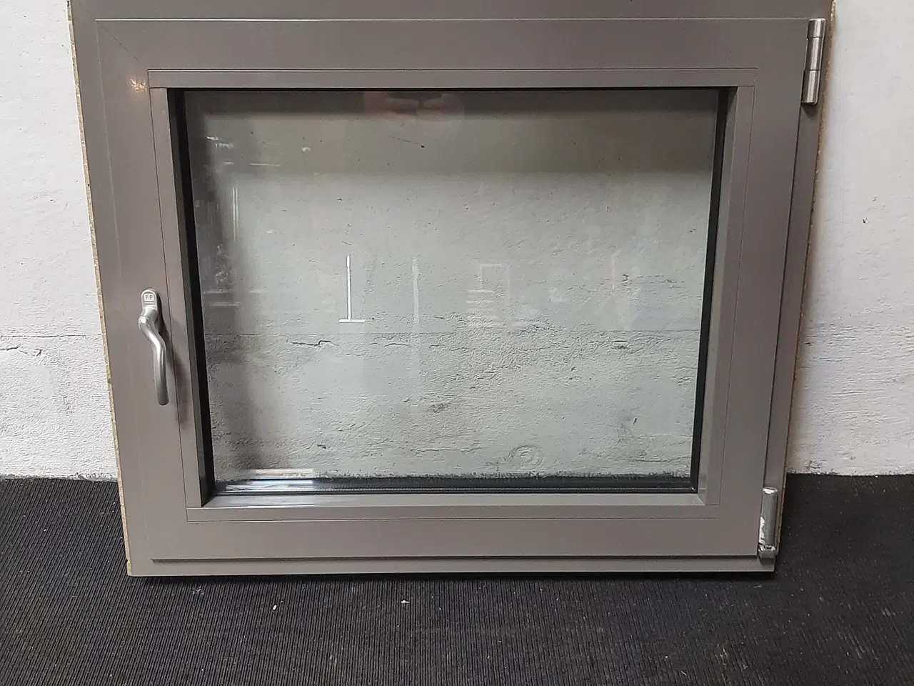 Billede 3 - Sidehængt vindue, alu, 885x65x750mm, højrehængt, grå