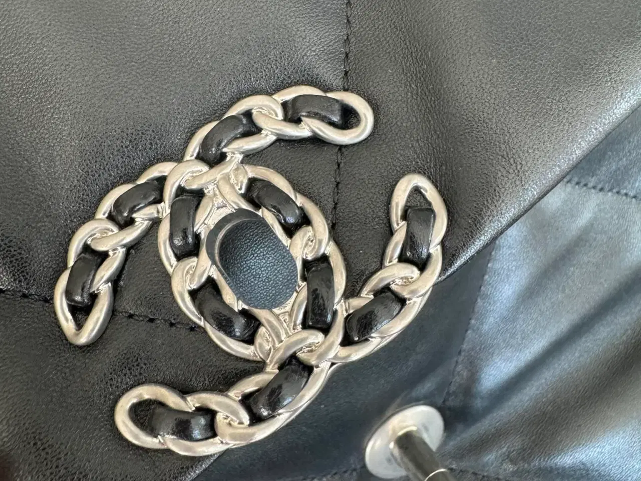 Billede 3 - Super flot Chanel 19 handbag