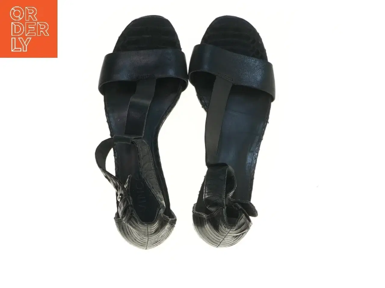 Billede 2 - Sorte sandaler med slangeskindsdetaljer fra Vince (str. 38 )