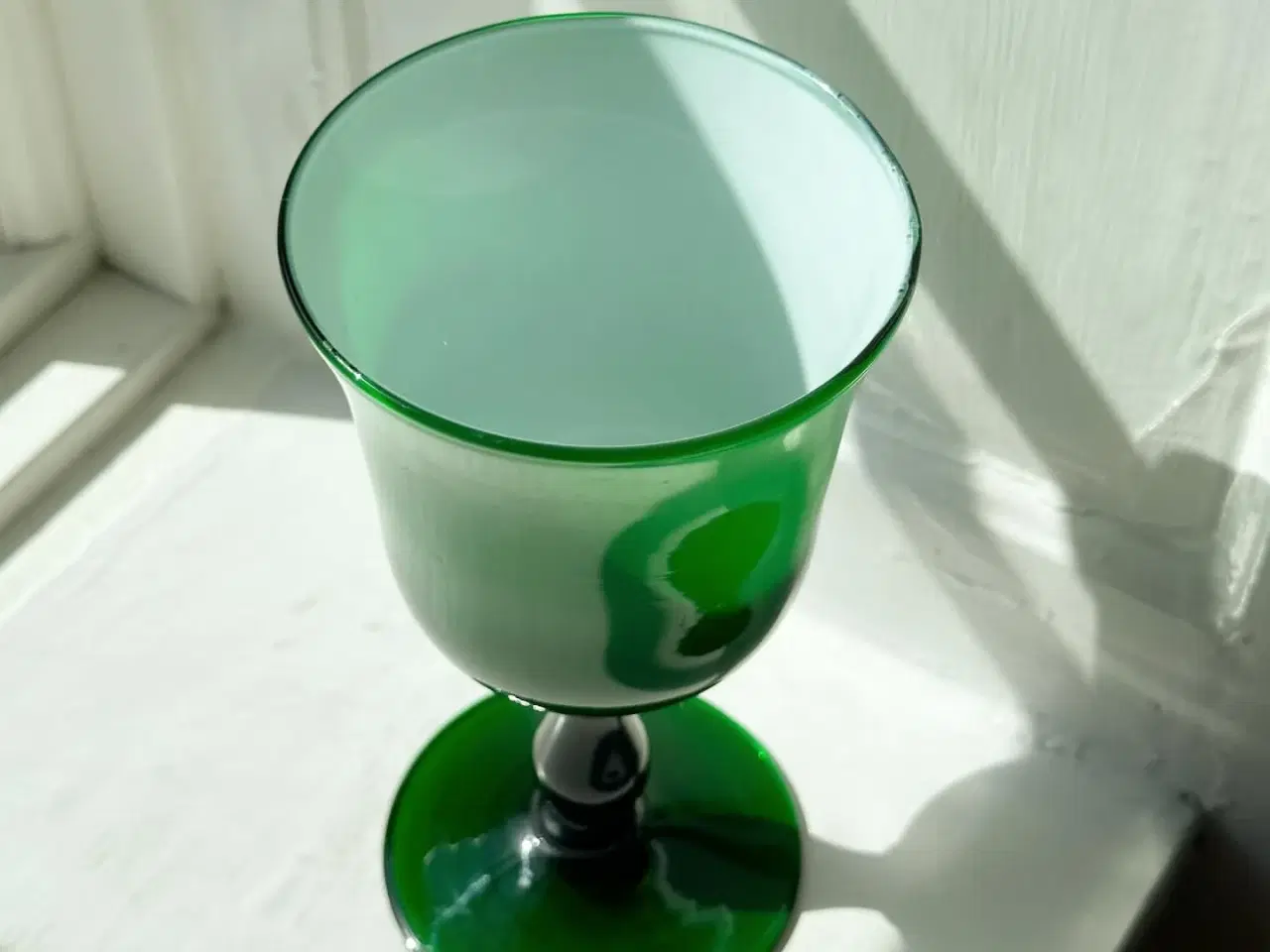 Billede 4 - Bæger på fod, hvidt og grønt glas