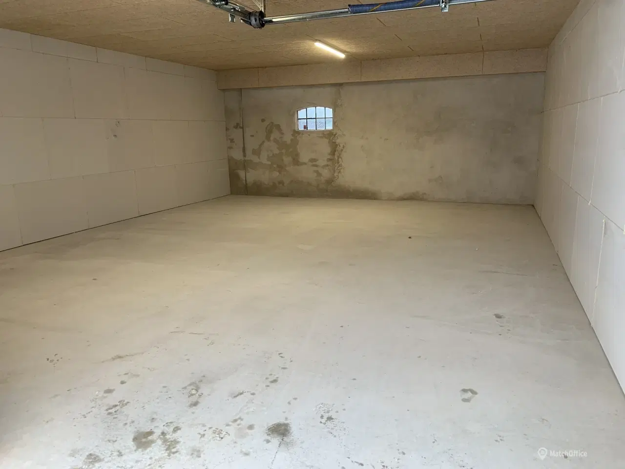 Billede 8 - Fine søjlefri lokaler i muret bygning